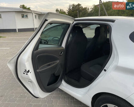 Белый Рено Зое, объемом двигателя 0 л и пробегом 84 тыс. км за 10300 $, фото 57 на Automoto.ua