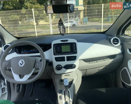 Белый Рено Зое, объемом двигателя 0 л и пробегом 48 тыс. км за 14500 $, фото 10 на Automoto.ua