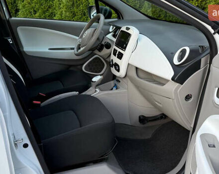 Белый Рено Зое, объемом двигателя 0 л и пробегом 38 тыс. км за 10200 $, фото 32 на Automoto.ua