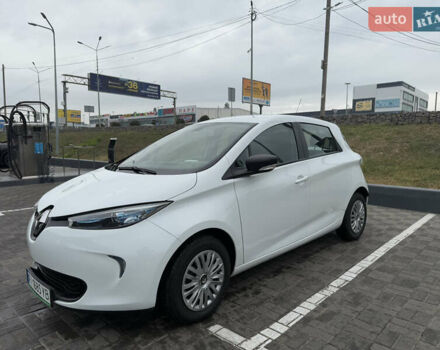 Белый Рено Зое, объемом двигателя 0 л и пробегом 40 тыс. км за 9999 $, фото 7 на Automoto.ua
