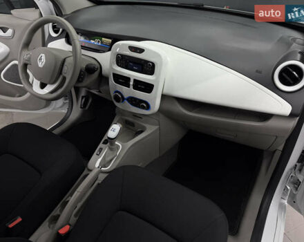 Белый Рено Зое, объемом двигателя 0 л и пробегом 21 тыс. км за 9950 $, фото 32 на Automoto.ua