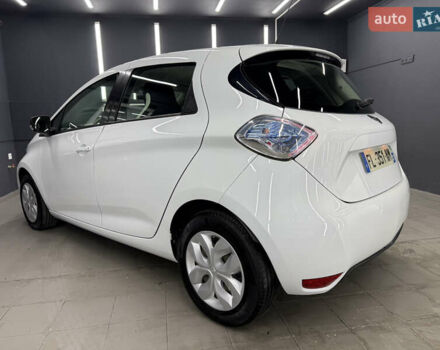 Белый Рено Зое, объемом двигателя 0 л и пробегом 53 тыс. км за 9900 $, фото 9 на Automoto.ua