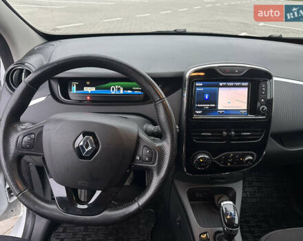 Білий Рено Зое, об'ємом двигуна 0 л та пробігом 103 тис. км за 9700 $, фото 15 на Automoto.ua