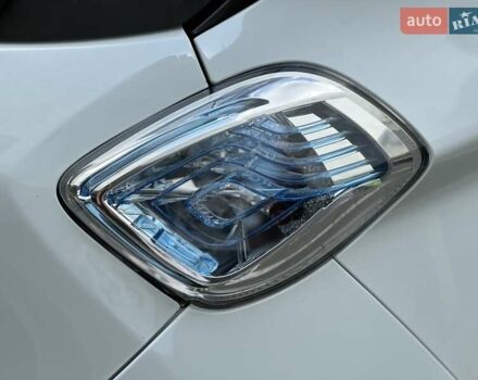 Белый Рено Зое, объемом двигателя 0 л и пробегом 59 тыс. км за 10500 $, фото 11 на Automoto.ua