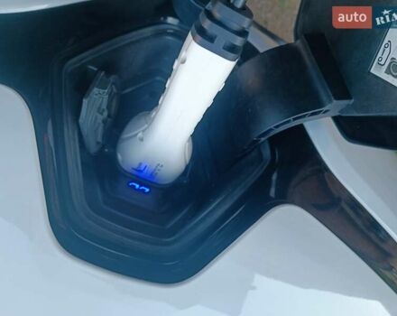 Белый Рено Зое, объемом двигателя 0 л и пробегом 65 тыс. км за 10250 $, фото 32 на Automoto.ua