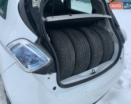 Белый Рено Зое, объемом двигателя 0 л и пробегом 159 тыс. км за 9200 $, фото 38 на Automoto.ua