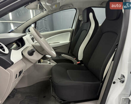 Белый Рено Зое, объемом двигателя 0 л и пробегом 53 тыс. км за 9900 $, фото 16 на Automoto.ua