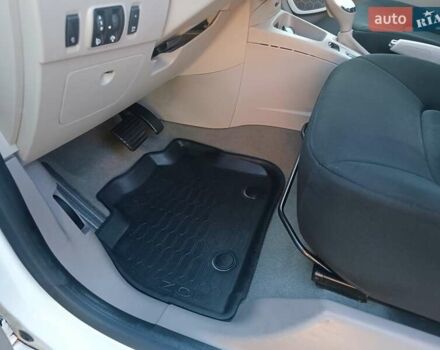 Белый Рено Зое, объемом двигателя 0 л и пробегом 65 тыс. км за 10250 $, фото 49 на Automoto.ua