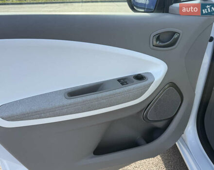 Белый Рено Зое, объемом двигателя 0 л и пробегом 112 тыс. км за 8900 $, фото 25 на Automoto.ua