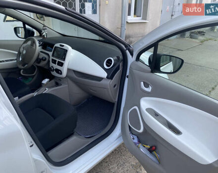 Белый Рено Зое, объемом двигателя 0 л и пробегом 48 тыс. км за 14500 $, фото 13 на Automoto.ua