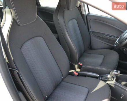 Білий Рено Зое, об'ємом двигуна 0 л та пробігом 80 тис. км за 9500 $, фото 35 на Automoto.ua
