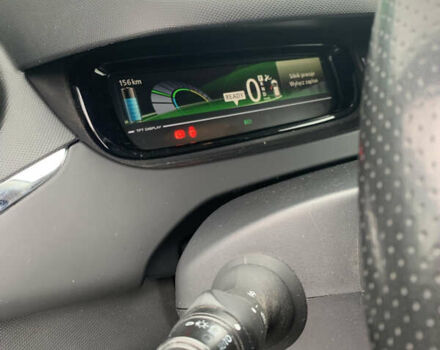 Белый Рено Зое, объемом двигателя 0 л и пробегом 159 тыс. км за 9200 $, фото 32 на Automoto.ua