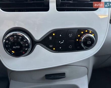 Білий Рено Зое, об'ємом двигуна 0 л та пробігом 17 тис. км за 10250 $, фото 55 на Automoto.ua