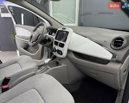 Білий Рено Зое, об'ємом двигуна 0 л та пробігом 76 тис. км за 9500 $, фото 23 на Automoto.ua