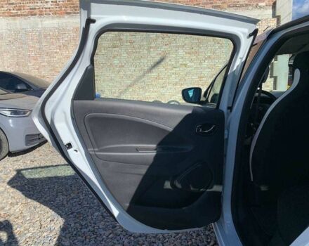 Белый Рено Зое, объемом двигателя 0 л и пробегом 62 тыс. км за 9399 $, фото 9 на Automoto.ua