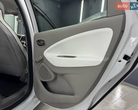 Білий Рено Зое, об'ємом двигуна 0 л та пробігом 76 тис. км за 9500 $, фото 20 на Automoto.ua