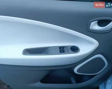 Белый Рено Зое, объемом двигателя 0 л и пробегом 65 тыс. км за 10250 $, фото 53 на Automoto.ua