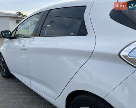 Белый Рено Зое, объемом двигателя 0 л и пробегом 84 тыс. км за 10300 $, фото 32 на Automoto.ua