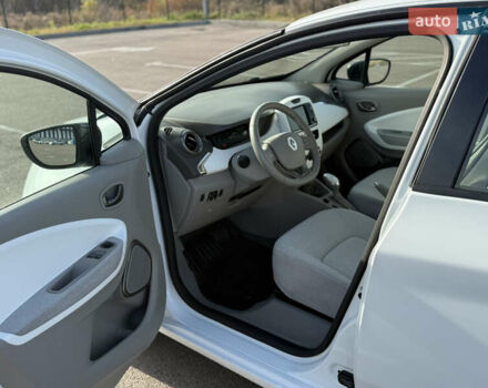 Белый Рено Зое, объемом двигателя 0 л и пробегом 112 тыс. км за 8900 $, фото 8 на Automoto.ua
