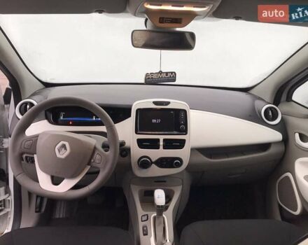Білий Рено Зое, об'ємом двигуна 0 л та пробігом 125 тис. км за 9555 $, фото 7 на Automoto.ua