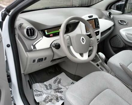 Білий Рено Зое, об'ємом двигуна 0 л та пробігом 93 тис. км за 9399 $, фото 11 на Automoto.ua
