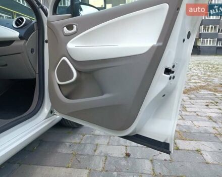 Белый Рено Зое, объемом двигателя 0 л и пробегом 19 тыс. км за 9950 $, фото 46 на Automoto.ua