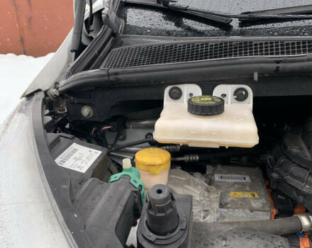 Білий Рено Зое, об'ємом двигуна 0 л та пробігом 159 тис. км за 8999 $, фото 42 на Automoto.ua