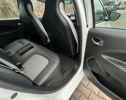 Белый Рено Зое, объемом двигателя 0 л и пробегом 64 тыс. км за 11450 $, фото 14 на Automoto.ua