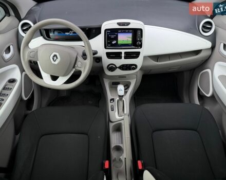 Белый Рено Зое, объемом двигателя 0 л и пробегом 126 тыс. км за 9799 $, фото 73 на Automoto.ua