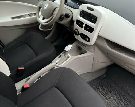 Белый Рено Зое, объемом двигателя 0 л и пробегом 140 тыс. км за 8550 $, фото 7 на Automoto.ua