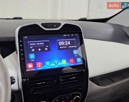Белый Рено Зое, объемом двигателя 0 л и пробегом 30 тыс. км за 10600 $, фото 17 на Automoto.ua