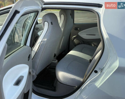 Белый Рено Зое, объемом двигателя 0 л и пробегом 112 тыс. км за 8900 $, фото 11 на Automoto.ua