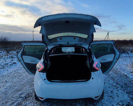 Белый Рено Зое, объемом двигателя 0 л и пробегом 66 тыс. км за 10200 $, фото 5 на Automoto.ua