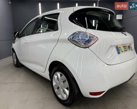 Белый Рено Зое, объемом двигателя 0 л и пробегом 53 тыс. км за 9900 $, фото 10 на Automoto.ua