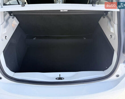 Білий Рено Зое, об'ємом двигуна 0 л та пробігом 60 тис. км за 10300 $, фото 11 на Automoto.ua