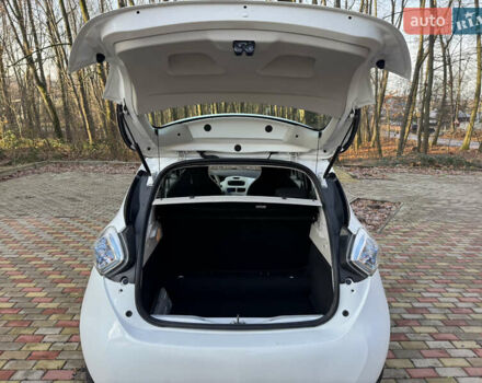 Белый Рено Зое, объемом двигателя 0 л и пробегом 55 тыс. км за 9500 $, фото 16 на Automoto.ua