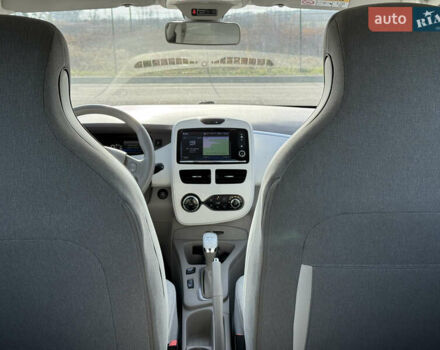Белый Рено Зое, объемом двигателя 0 л и пробегом 112 тыс. км за 8900 $, фото 17 на Automoto.ua