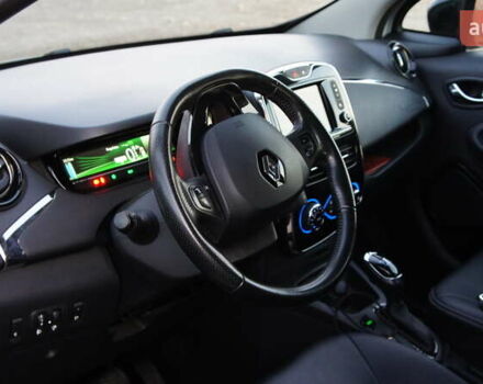 Белый Рено Зое, объемом двигателя 0 л и пробегом 159 тыс. км за 8950 $, фото 21 на Automoto.ua