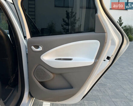 Білий Рено Зое, об'ємом двигуна 0 л та пробігом 17 тис. км за 10250 $, фото 82 на Automoto.ua