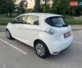 Белый Рено Зое, объемом двигателя 0 л и пробегом 42 тыс. км за 9900 $, фото 4 на Automoto.ua