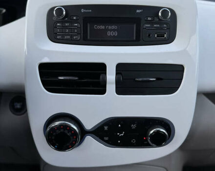 Белый Рено Зое, объемом двигателя 0 л и пробегом 67 тыс. км за 9500 $, фото 43 на Automoto.ua