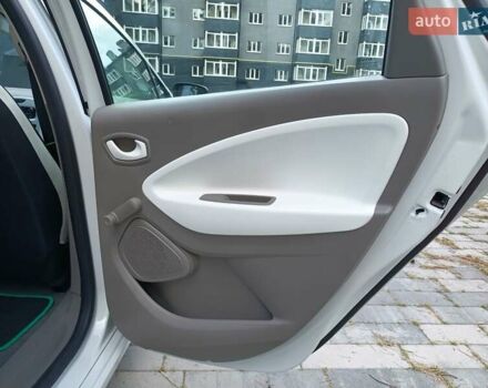 Белый Рено Зое, объемом двигателя 0 л и пробегом 19 тыс. км за 9950 $, фото 41 на Automoto.ua