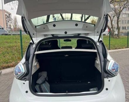 Белый Рено Зое, объемом двигателя 0 л и пробегом 93 тыс. км за 9999 $, фото 15 на Automoto.ua