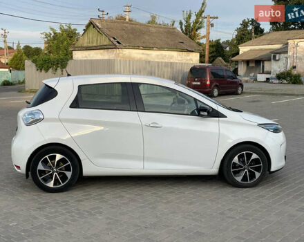 Белый Рено Зое, объемом двигателя 0 л и пробегом 84 тыс. км за 10200 $, фото 13 на Automoto.ua