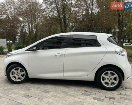 Белый Рено Зое, объемом двигателя 0 л и пробегом 48 тыс. км за 9950 $, фото 13 на Automoto.ua