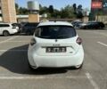 Белый Рено Зое, объемом двигателя 0 л и пробегом 94 тыс. км за 13300 $, фото 19 на Automoto.ua