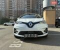 Белый Рено Зое, объемом двигателя 0 л и пробегом 94 тыс. км за 13300 $, фото 2 на Automoto.ua
