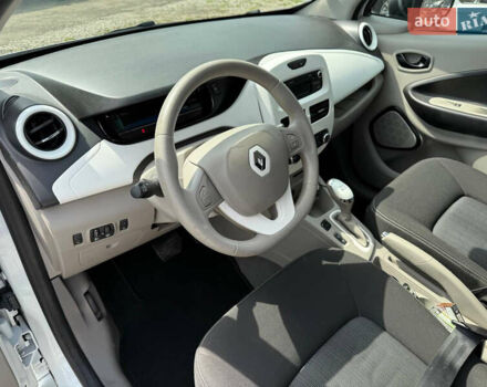 Белый Рено Зое, объемом двигателя 0 л и пробегом 69 тыс. км за 9450 $, фото 15 на Automoto.ua