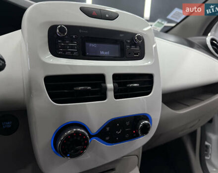 Белый Рено Зое, объемом двигателя 0 л и пробегом 21 тыс. км за 9950 $, фото 35 на Automoto.ua