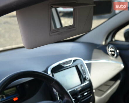 Білий Рено Зое, об'ємом двигуна 0 л та пробігом 80 тис. км за 9500 $, фото 32 на Automoto.ua
